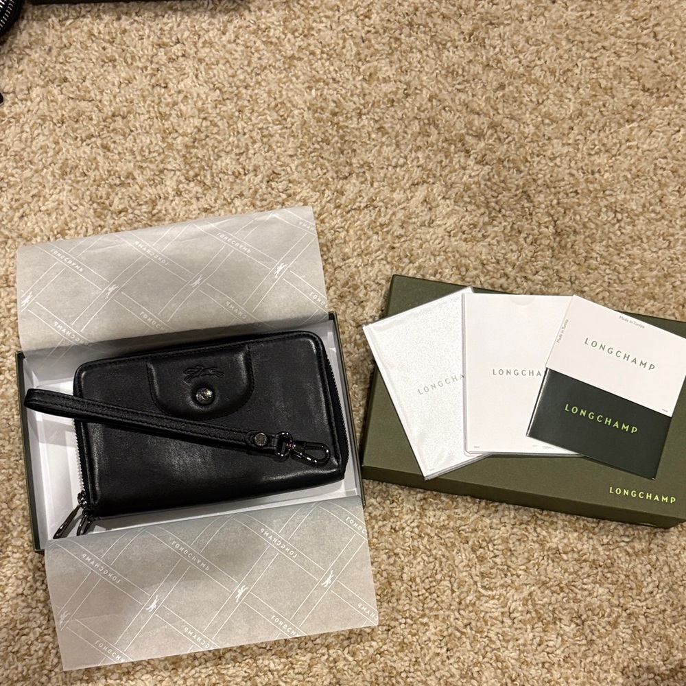 Longchamp Black Leather wallet